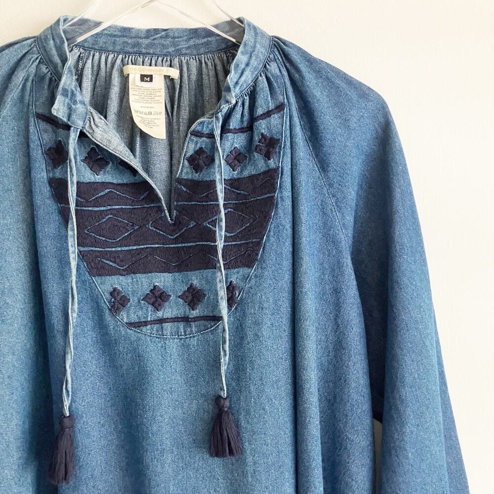 Anthropologie ne Quittezpas Medium Hallie Chambray Blouse Embroidered Tie Top - Picture 2 of 5